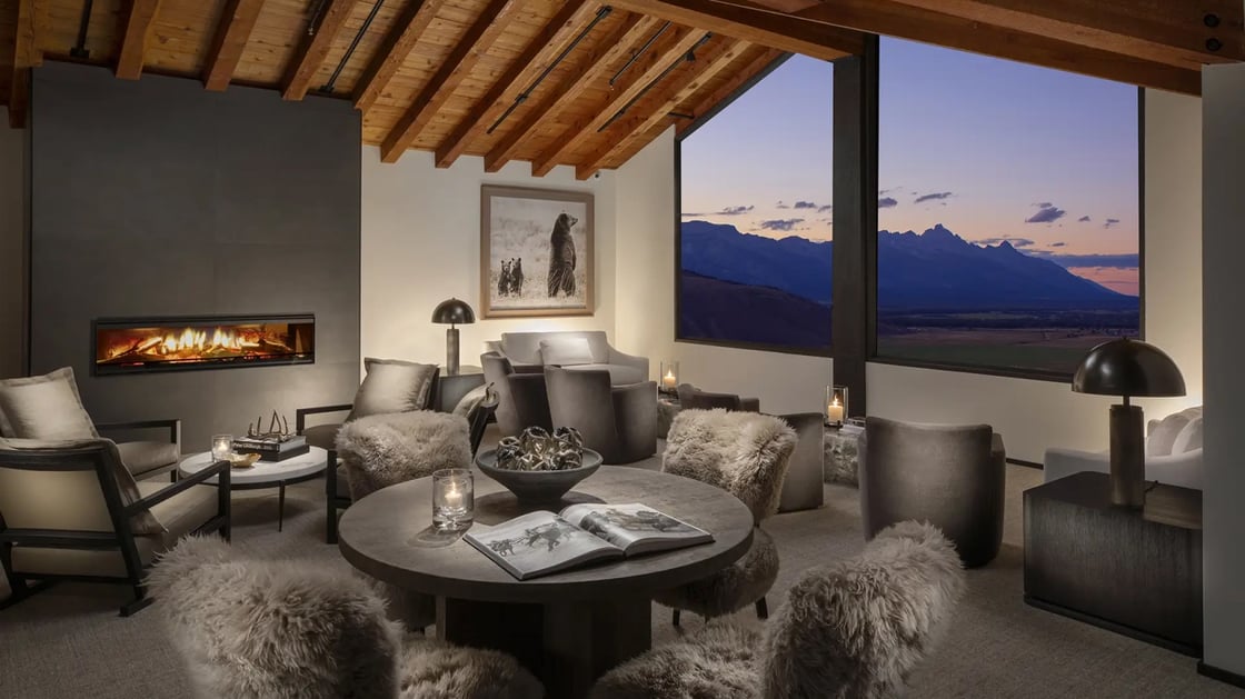 hotel-yellowstone-fireplace-view